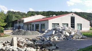 Im früheren Rappelt-Gebäude soll ein Supermarkt mit Café und Frischetheke entstehen. Der Bebauungsplan ist nach Änderungen nun rechtskräftig.