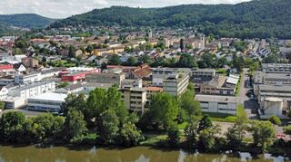Im einstigen Herzstück des Bestenheider Industriegebiets findet heutzutage kaum noch Wertschöpfung statt. Was wird aus dem Gelände, dessen Gebäude teils zusehends verfallen?