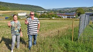Michaela Stelter und Maik Engert sagen mit vielen weiteren Anwohnern und Anlieger-Firmen Nein zum neuen Recyclinghof-Standort im Dainbacher Weg.