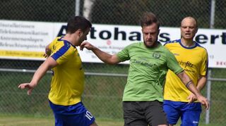 Nach dem 0:0 beim FV Brehmbachtal hofft der SV Pülfringen (hier in Grün, in der Bildmitte Michael Haberkorn) nun gegen die Kickers DHK Wertheim auf den ersten Dreier der noch jungen Spielzeit.