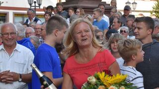 Anette Schmidt freudestrahlend am Wahlabend.