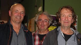 Norbert Beck, stellvertretender Bürgermeister (links) eröffnete die Ausstellung, die der club w71, vertreten von Norbert Bach (Mitte) in enger Zusammenarbeit mit Robert Schuler (Reproduktionen) gestaltete.