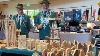 Die Kunstausstellung in der Stadthalle wird ihrem Namen gerecht. Dort kann man professionell gefertigte Artikel kaufen.