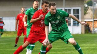 Der 1. FC Umpfertal II (grüne Trikots) ist etwas überraschend Tabellenführer der Kreisliga B Tauberbisdchofsheim.