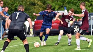 Die SpG Erftal (blaues Trikot) war nicht zu stoppen. Gegen Osterburken II/Bofsheim holte die SpG einen ungefährdeten 6:1-Sieg.