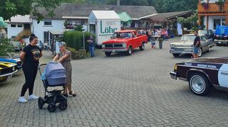 Die „Linkenmühle“ in Rippberg veranstaltete erstmals ein Oldtimer- und US Car-Treffen.