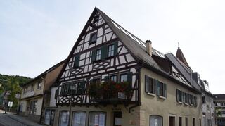 IM HAUS NR. 34 IN DER CREGLINGER HAUPTSTRASSE ENTSTEHT DER „LADEN“ – AUF INITIATIVE DES KOMM-TEAMS VOM FAMILIENZENTRUM. AN DEN SAMSTAGEN IM SEPTEMBER KÖNNEN HIER KOSTENLOS GEGENSTÄNDE ABGEGEBEN WERDEN. ERÖFFNUNG IST DANN AM 14. OKTOBER.
