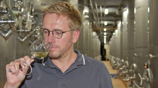 Kellermeister Florian Döller nahm den FN-Reporter einen Tag mit in seinen Arbeitsalltag.