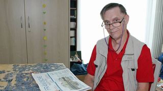 Puzzeln und das gemeinsame Zeitungslesen mag Wolfgang Schlösser, der seinen 62. Geburtstag feiert.