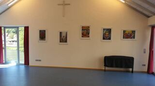 Vor 20 Jahren wurde in Mondfeld das Pfarr- und Jugendheim samt Pfarrsaal (links) und Jugendraum (rechts) eingeweiht.