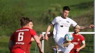 Stürmer Domenik Wischke (Bildmitte) wird der SGM Markelsheim/Elpersheim gegen Öhringen (hier eine Szene aus dem Pokal-Halbfinale in der Vorsaison) wahrscheinlich verletzungsbedingt fehlen.