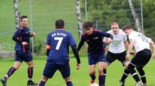 Sowohl der FC Hettingen (hier in Weiß) als auch die SpG Erftal (das Bild entstand in der Vorsaison) haben am Wochenende „große Kaliber“ vor der Brust.