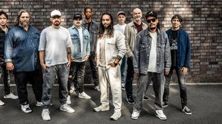 Die Söhne Mannheims 2023 (v.l.): Thilo Zirr, Giuseppe „Gastone“ Porrello, Michael Klimas, Dominic Sanz, Edward Maclean, Karim Amun, Ralf Gustke, Kosho, Metaphysics und Florian Sitzmann.