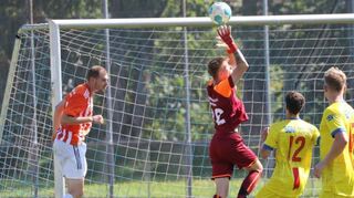 Die SGM Weikersheim/Laudenbach II (in Gelb) gewinnt knapp mit 2:1 bei der SGM Markelsheim/Elpersheim II.