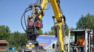 Mit dem Bagger wurden beim Gewerbetag in Grünsfeld für so manchen Erwachsenen Kinderträume wahr