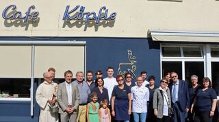 Freude über die Wiedereröffnung und den Erhalt des Cafés Köpfle herrschte bei der Feierstunde.