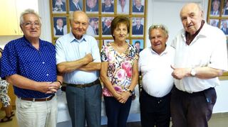 Gründerväter der Partnerschaft: Im Otto-Heinek-Haus in Szekszard trafen der ehemalige Vorsitzende der ungarndeutschen Minderheitenselbstverwaltung, Dr. Jozan-Jilling, (links), dessen Nachfolgerin, Anna Farkazs (Mitte) mit den Initiatoren der Partnerschaft zwischen dem Komitat (Landkreis) Tolna und dem Main-Tauber-Kreis, Joszef Prieger (Zweiter von links und damaliger Komitatspräsident), Altlandrat Georg Denzer und Istvan Matyas (rechts), zusammen.