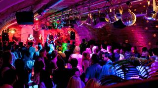 Auf Partystimmung dürfen sich die Besucherinnen und Besucher beim Nightgroove in Wertheim am Samstag, 23. September, freuen.