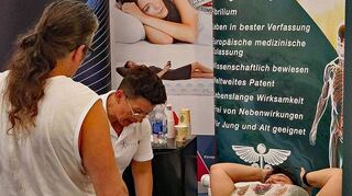 Probeliegen – viele Besucher testeten die Angebote der „Agima“ und wurden dabei kompetent beraten.