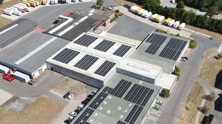 Zur nachhaltigen Energiegewinnung setzt die Würth Industrie Service auf den Einsatz hocheffizienter Photovoltaikanlagen