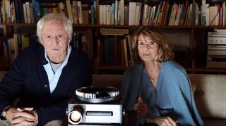 Günther Maria Halmer als Günter und Senta Berger als Marianne und in einer Szene des Films „Weißt du noch“.