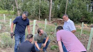 Minister Peter Hauk informierte sich bei der Deutschen Bodenhilfsstoff-Gesellschaft.