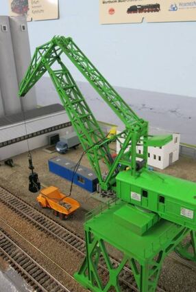 Der Mainhafen mit dem grünen Kran ist neu in der Ausstellung.