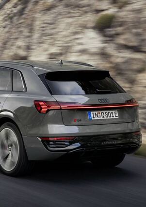 Am Heck hat Audi die Diffusoren neu gestaltet.