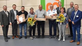 Langjährige BAGeono-Aufsichtsratsmitglieder wurden verabschiedet. Unser Bild zeigt (von links) Vorstandsvorsitzender Karl Ehrmann, Geschäftsführer Florian Reinhard, Gerhard Wunderlich, Fritz Gräter mit Frau, Siegfried Emmert mit Frau, Geschäftsführer Manuel Schülein, Aufsichtsratschef Wolfgang Oechsner und Patrick Schmälzle vom Genossenschaftsverband.