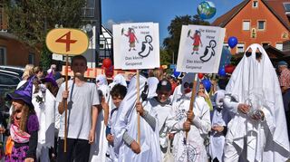 Kleine Hexen und Gespenster: Schüler des BZN.