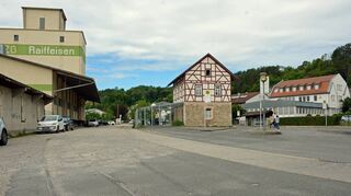Blick auf das Krautheimer Bahnhofsgelände. Für den Konflikt zwischen der Stadt und der Jagsttalbahn AG liegt nun ein Kompromiss vor.