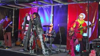 Ob Rock oder Popmusik: Beim „Nightgroove“ war wieder allerhand los und für jeden Musikgeschmack etwas dabei, beispielsweise beim Auftritt der Cover-Kiddz.