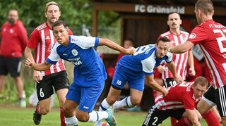 Drunter und drüber ging es teilweise im Landesliga-Derby zwischen Grünsfeld und Lauda, das letztlich ohne Sieger endete.