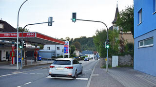 Die Obere Austraße in Adelsheim soll nach einem Beschluss des Gemeinderates für 2 607 000 Euro saniert werden. Aufgrund der hohen Kosten und der überzeichneten Fördertöpfe soll für die Sanierung der Lachenstraße zunächst erstmal abgeklärt werden, ob es eine Förderung gibt.