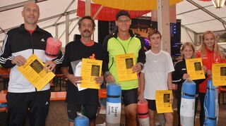 Verdiente Auszeichnung: Diese Sportler haben die komplette Laufserie absolviert – von links Karl-Walter Scholl, Christian Umminger, Ralf Preis, Lukas Frank, Larissa Frank und Lina Walter.