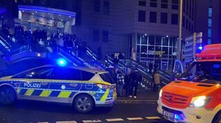 Polizei und Rettungsdienst sind bei einem Schlägerei mit Körperverletzung (Beispielbild) im Einsatz.