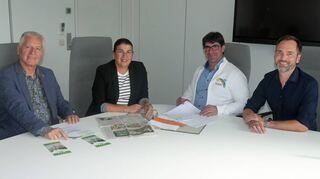 Über das tolle Ergebnis der „Tour der Hoffnung“ und die Förderung der Projekte der Aktion Regenbogen durch diese freuten sich Dr. Gerhard Schüder, Susanne Eberhard, Michael Bannwarth und Stefan Brunner.