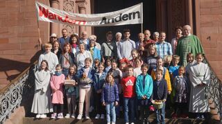 Beim Erntedankgottesdienst in St. Alban, welcher der Veranstaltung „Wandern für die Andern“ vorausging, wurden Erntegaben gesegnet.