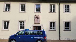 Mit drei Jahren Freiheitsstrafe folgte das Amtsgericht Bad Mergentheim dem Antrag der Staatsanwaltschaft. Der Täter war mehrfach vorbestraft und es wurden weitere Urteile aus der jüngeren Vergangenheit miteinbezogen.