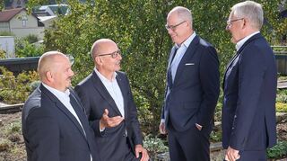 Der Vorstand der Ihre Volksbank eG (von links): Dirk Schlenker, Marco Garcia, Holger Engelhardt (stellv. Vorstandsvorsitzender) und Michael Schneider (Vorstandsvorsitzender).