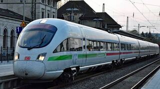 2020 passierte für mehrere Monate täglich ein ICE-Sprinter-Paar auch den Bahnhof in Lauda (Bild) – allerdings ohne zu halten. Wegen einer längeren Sperrung der Riedbahn-Strecke zwischen Frankfurt und Mannheim werden ab Anfang 2024 ICE-Züge auch über die Frankenbahn umgeleitet.