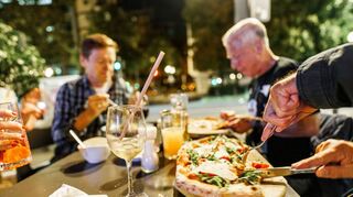 Rund drei Milliarden Euro pro Jahr kostet den Staat die gesenkte Mehrwertsteuer auf Speisen in den Restaurants. Das ist dem ZEW zu viel.