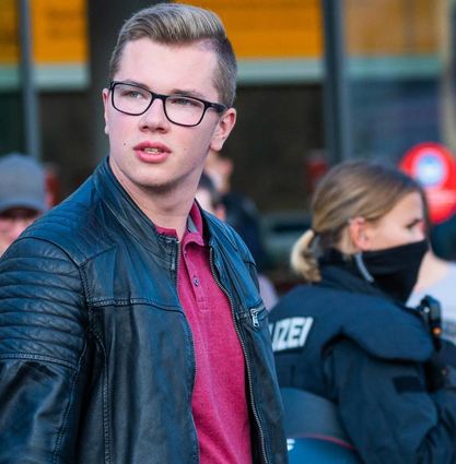 Der Ex-Wertheimer Daniel Halemba 2021 am Rande einer Demonstration im September 2021 in Würzburg.