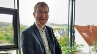Die Einrichtung regulärer Öffnungszeiten im Rathaus, eine Spielecke für Kinder und die Änderung der Tagesordnung der Gemeinderatssitzung– einige Neuheiten konnte Bürgermeister Georg Wyrwoll schon auf den Weg bringen.