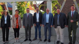 Am Treffen der Landräte nahmen (von links) Susanne Seidel (Landkreis Miltenberg), Marion Günther und Landrat Dr. Achim Brötel (Neckar-Odenwald-Kreis), Jens Marco Scherf (Landkreis Miltenberg), Landrat Frank Matiaske (Odenwaldkreis) sowie Bürgermeister Markus Haas, Marvin Donig (Odenwaldkreis).