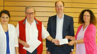 Freude über Förderung: Das Bild zeigt (von rechts) Stefanie Helmer (Musikschulleiterin), Bürgermeister Dr. Lukas Braun (Vorsitzender des Vereins Schule für Musik und Tanz im Mittleren Taubertal), Alfred Beetz (Vorsitzender der Leader-Aktionsgruppe Badisch-Franken) sowie Petra Jouaux (stellvertretende Vorsitzende der Leader-Aktionsgruppe).
