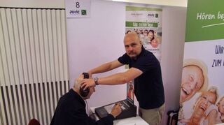 Hörtest, Blutdruckmessung und Massagesessel: An zahlreichen Ständen konnten die Besucher Dinge selbst ausprobieren oder testen. 25 Aussteller aus dem Gesundheitsbereich waren auf der Gesundheitsmesse vertreten.