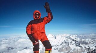 Helga Hengge auf dem Gipfel des Mount Everest.