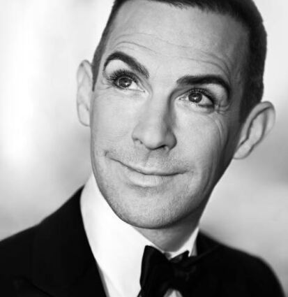 Ganz eleganter Schelm und Chansonnier: Tim Fischer.