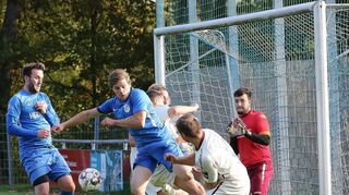 Der SV Harthausen (in Blau) ließ es im Heimspiel gegen die SGM Taubertal-Röttingen mit dem 6:2 ganz schön krachen.